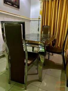 Very clean dining table and 4 seat