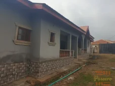 Twin 3 bedroom flat for sale with an uncompleted mini duplex at the back