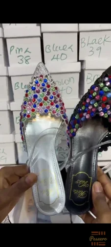 Quality low heel shoe