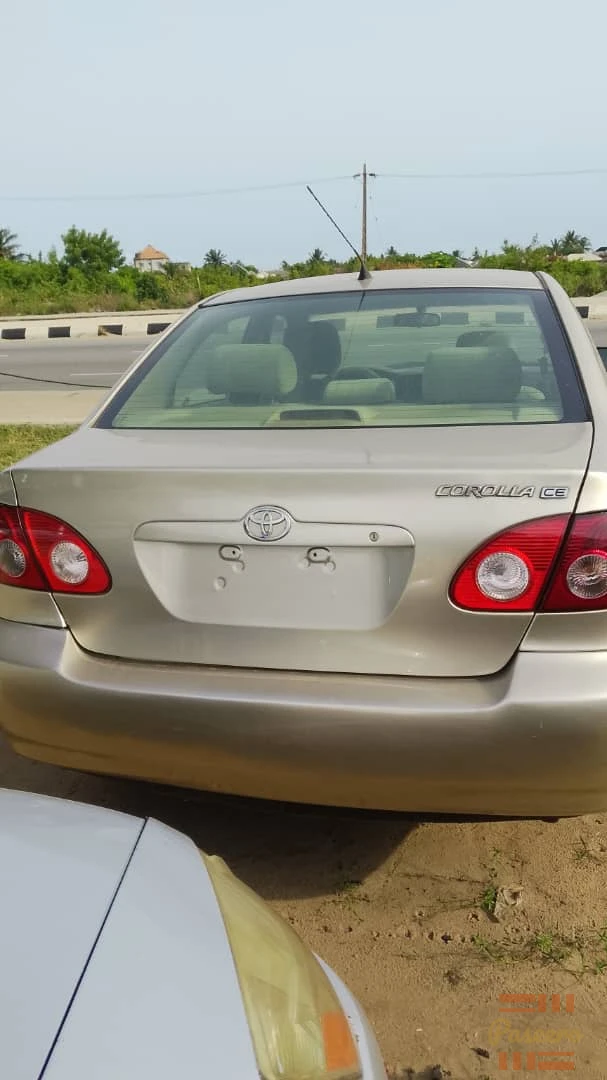 Used Toyota Corolla CE 20054