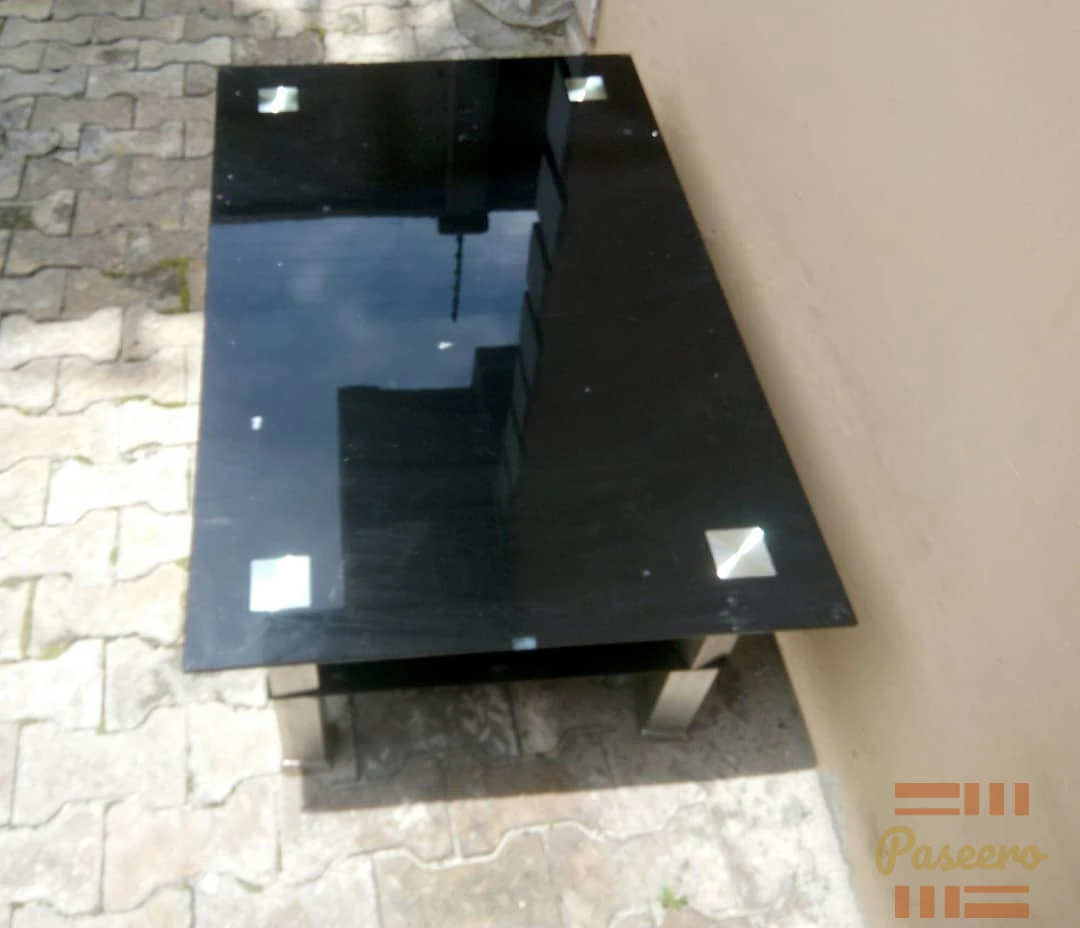 Glass coffee table2