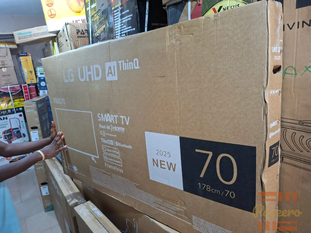 70 inches Brand New frameless smart LG tv with Bluetooth connection and1