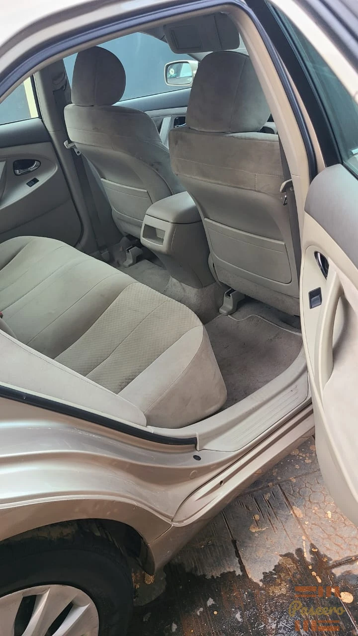 Toyota Camry LE 20073