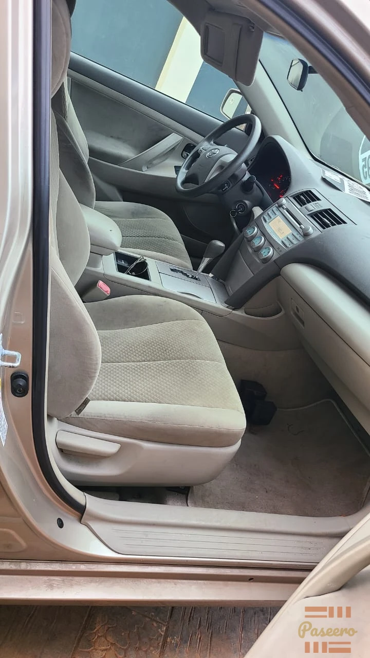 Toyota Camry LE 20074