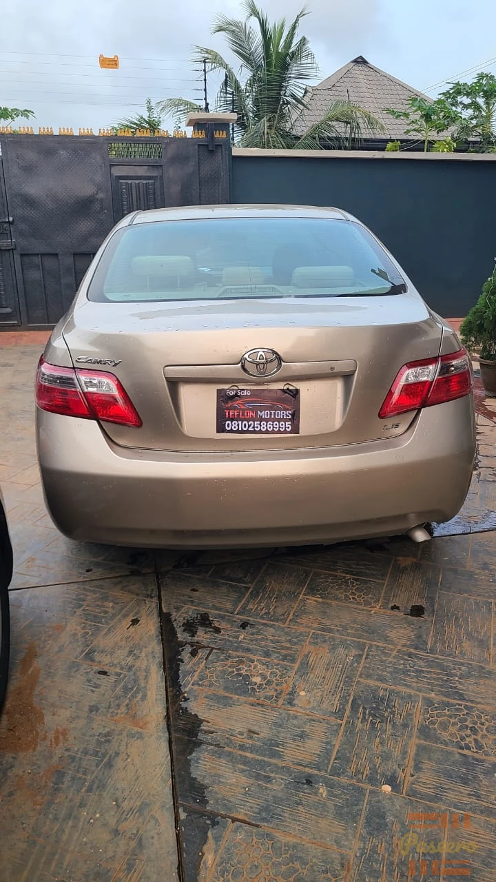 Toyota Camry LE 20077