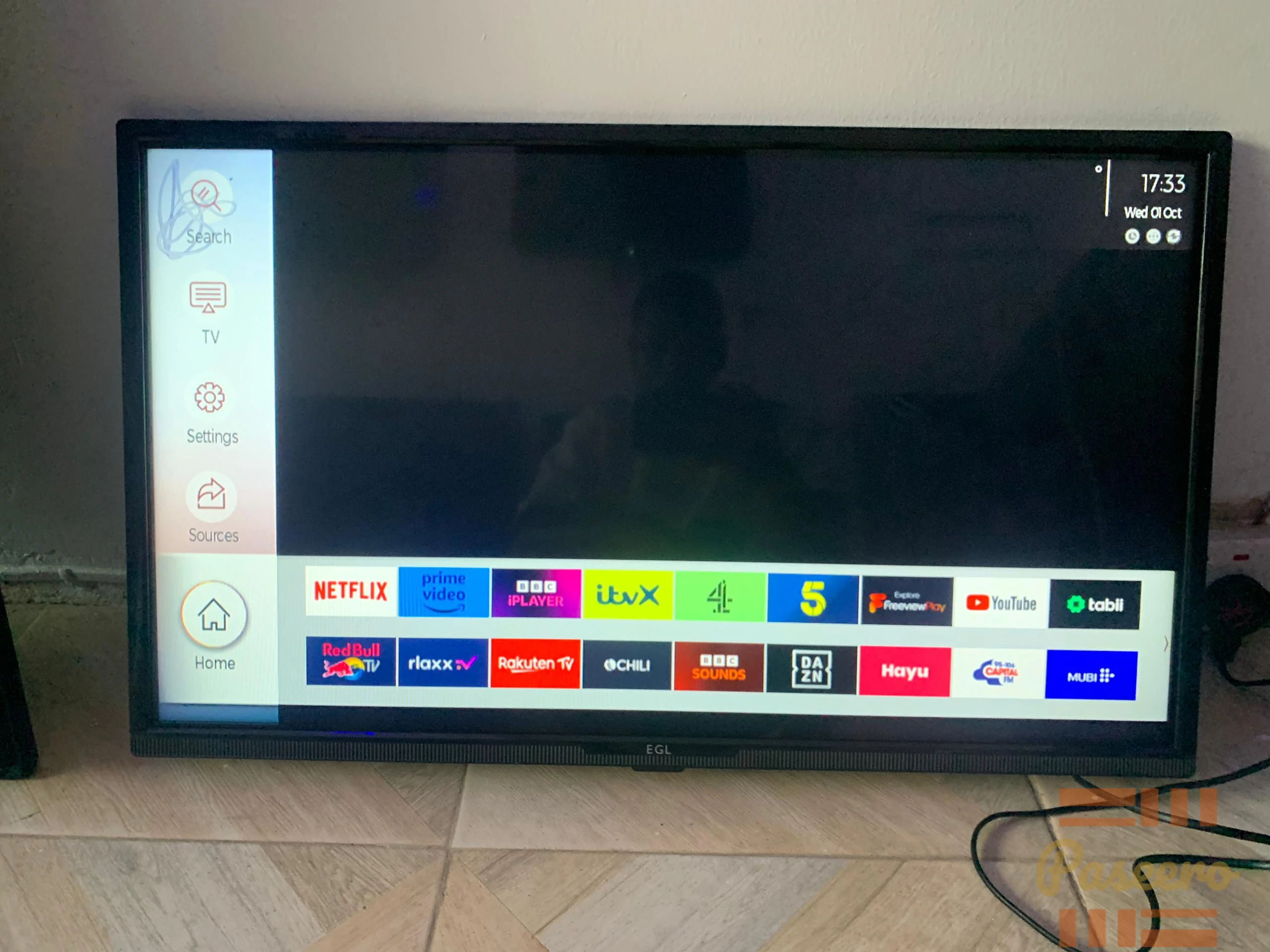 EGL smart TV 32 inches FULL HD display with free Netflix account and youtub2