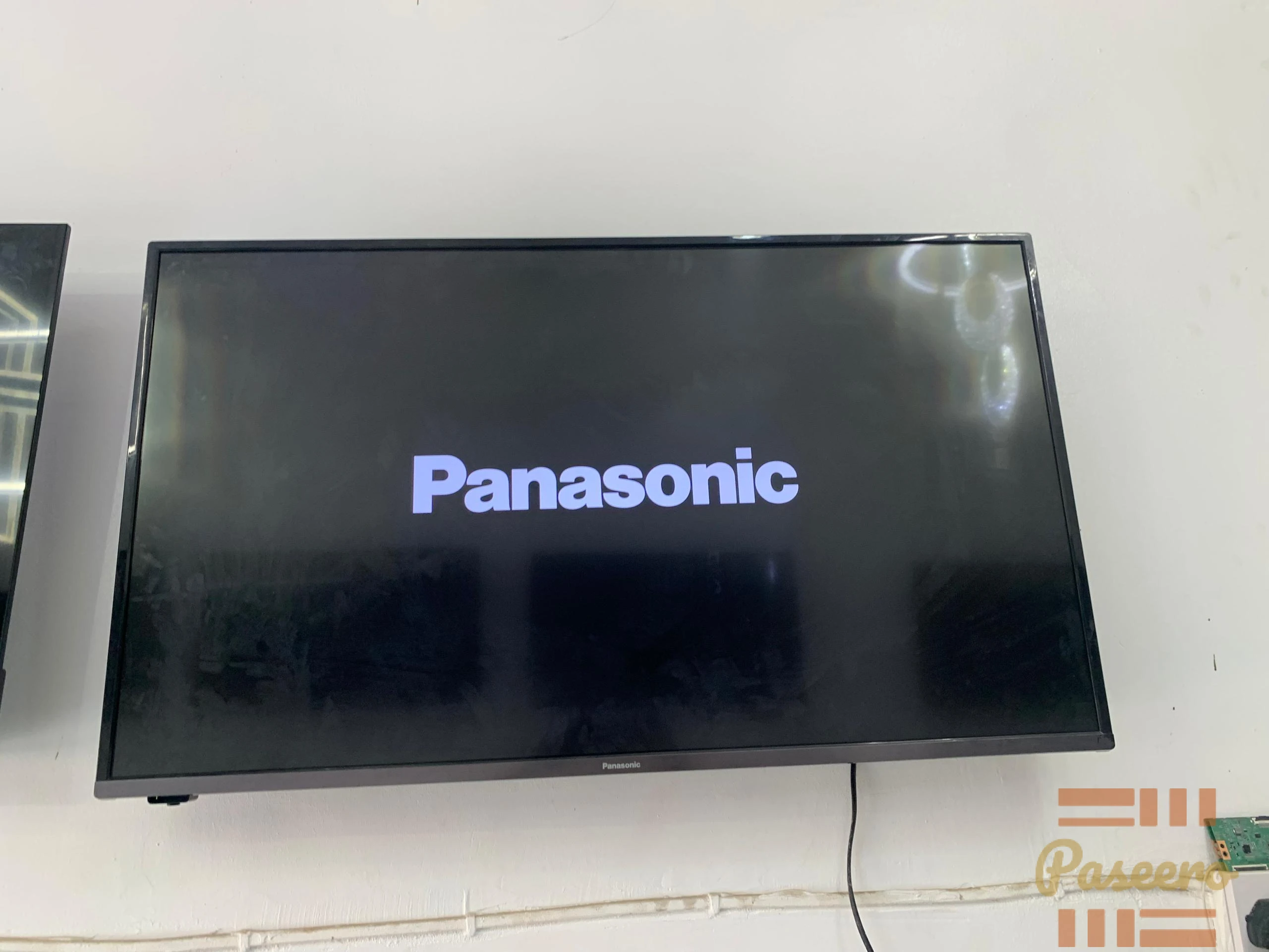 Panasonic smart TV 40 inches 4k display with free Netflix account1