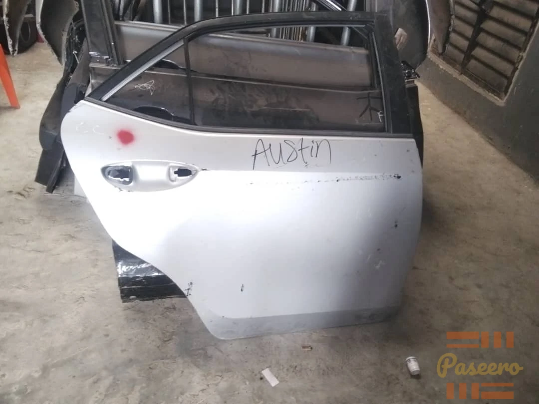 Corolla 2014 back right door neat one2