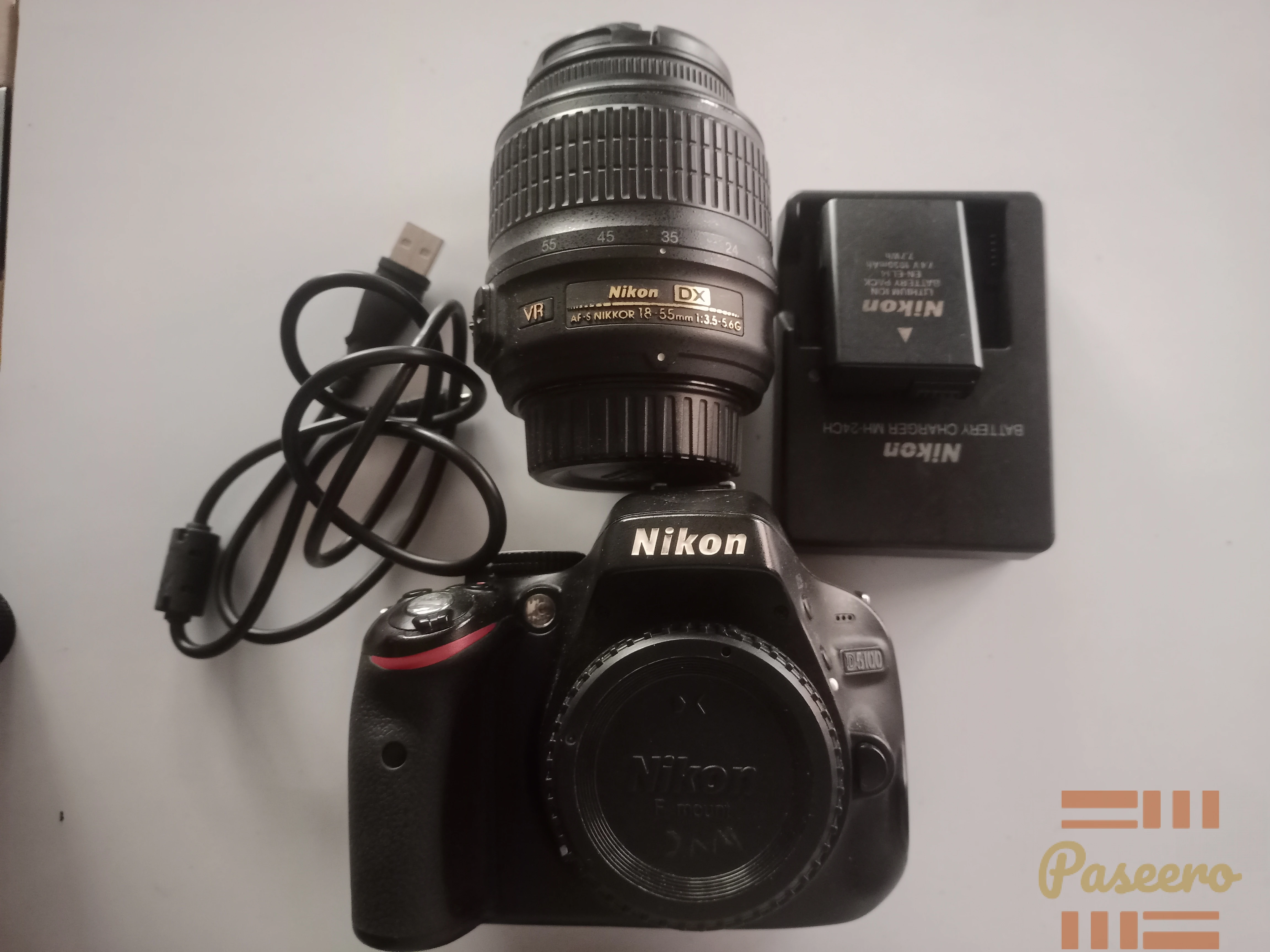 Nikon D5100 camera with len1