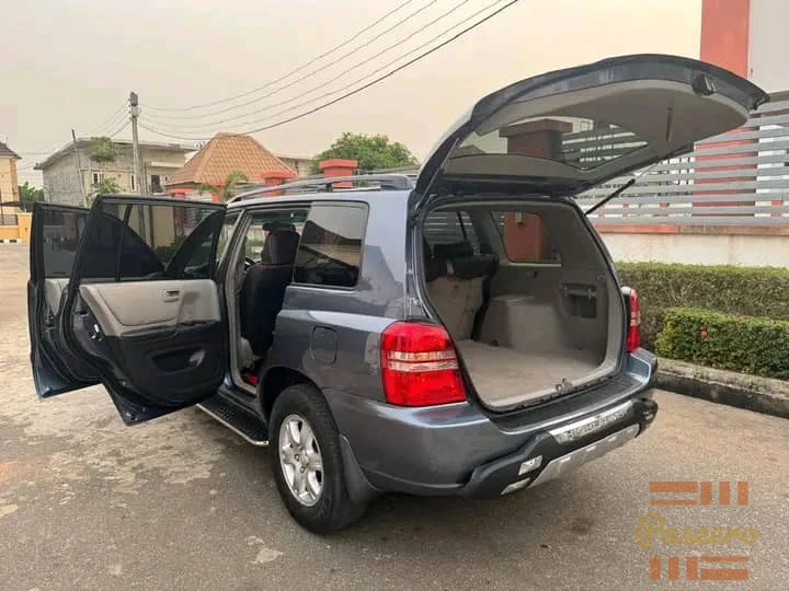 2004 Toyota Highlander5