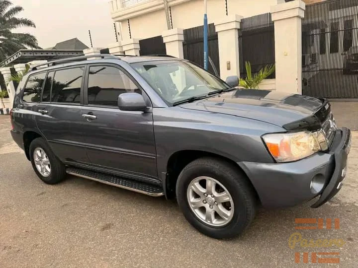 2004 Toyota Highlander1