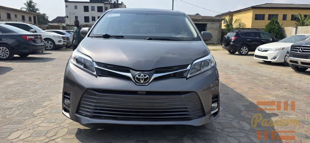 Toyota sienna Xle 2016