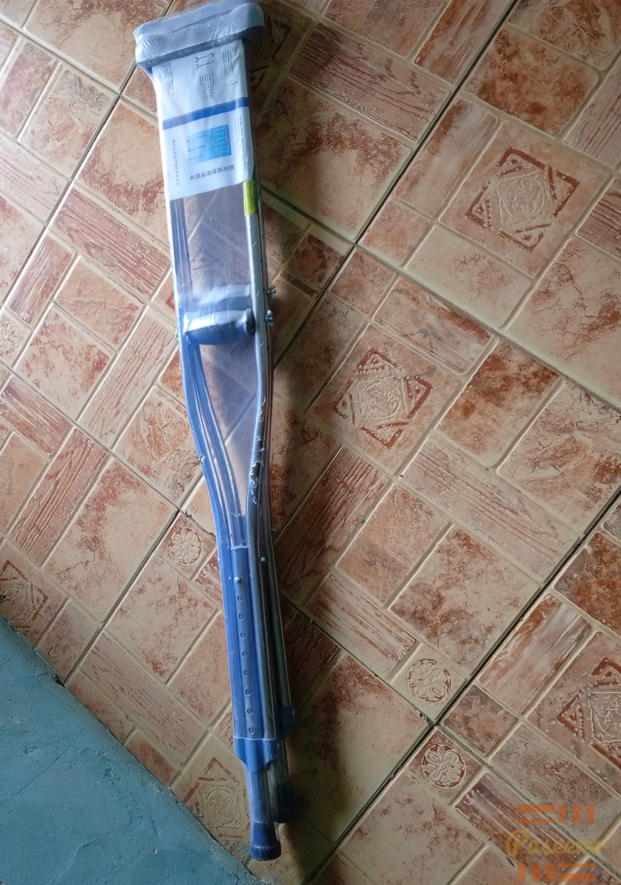 Adjustable underarm crutches -Lightweight Aluminum walking support (pair)2