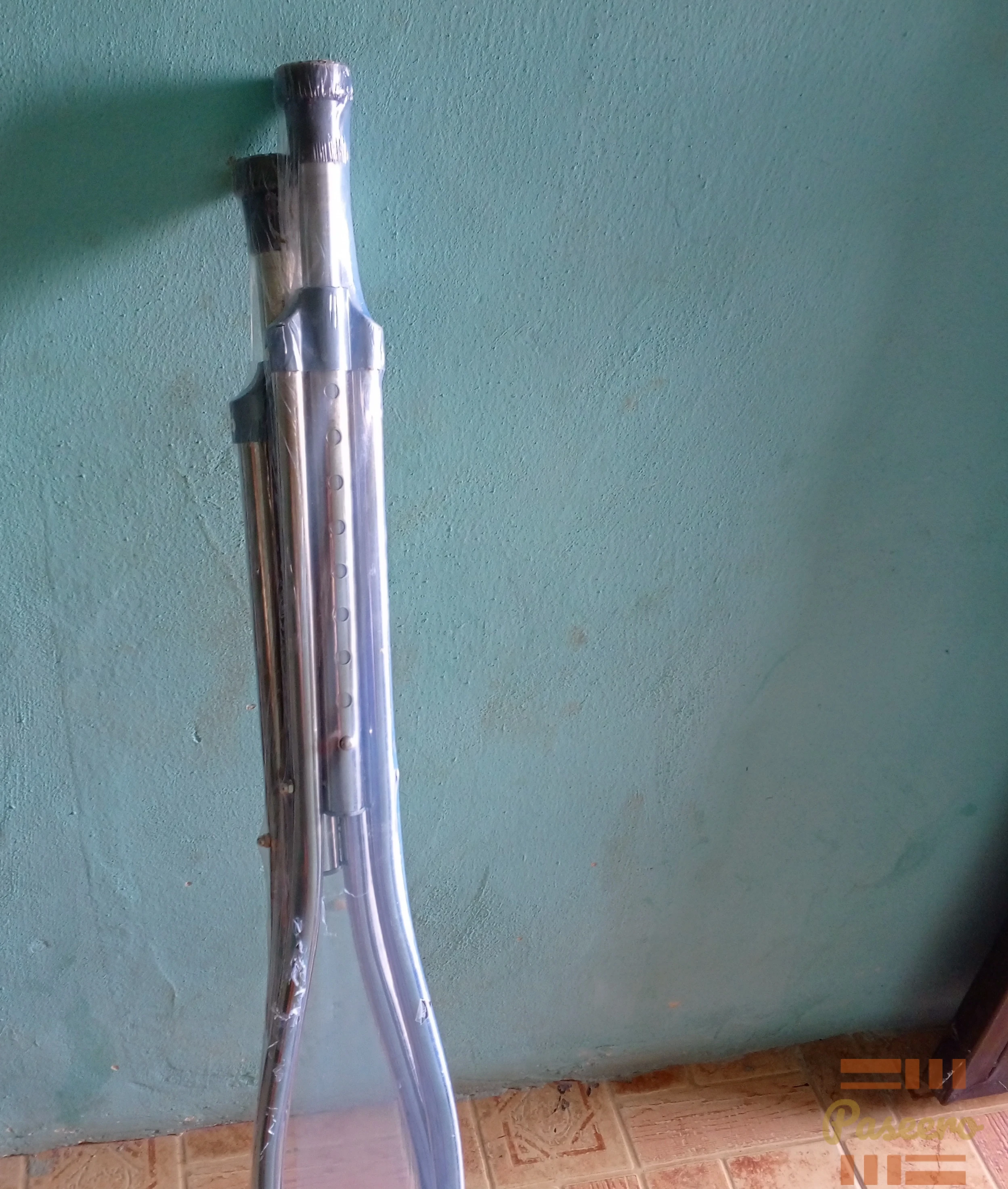 Adjustable underarm crutches -Lightweight Aluminum walking support (pair)