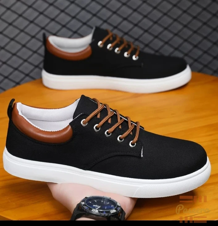 Men's classic Black casual sneakers with Brown lace detail2