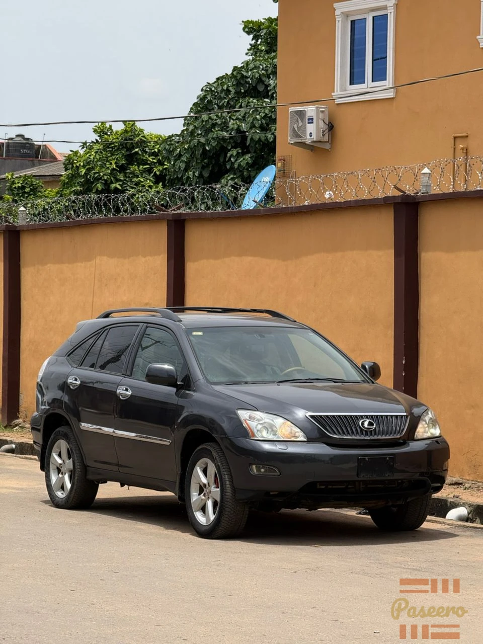 Extremely Clean Registrered 2005 Lexus RX330