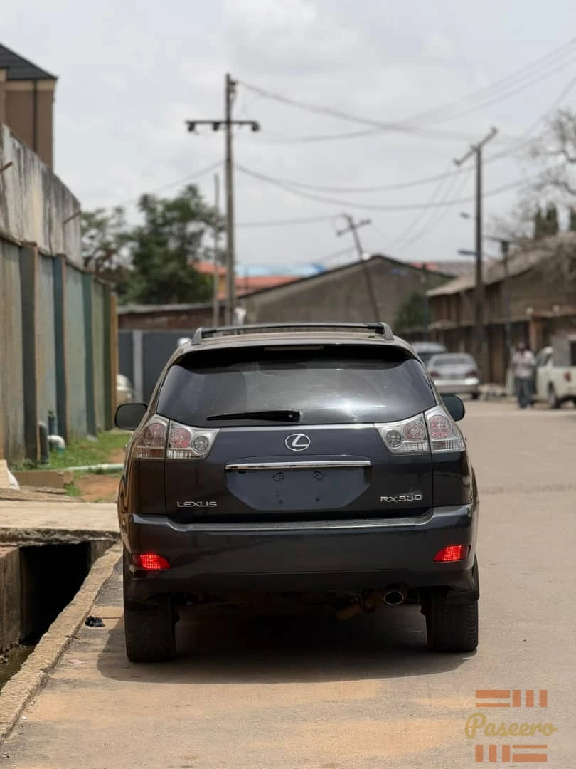 Extremely Clean Registrered 2005 Lexus RX3305