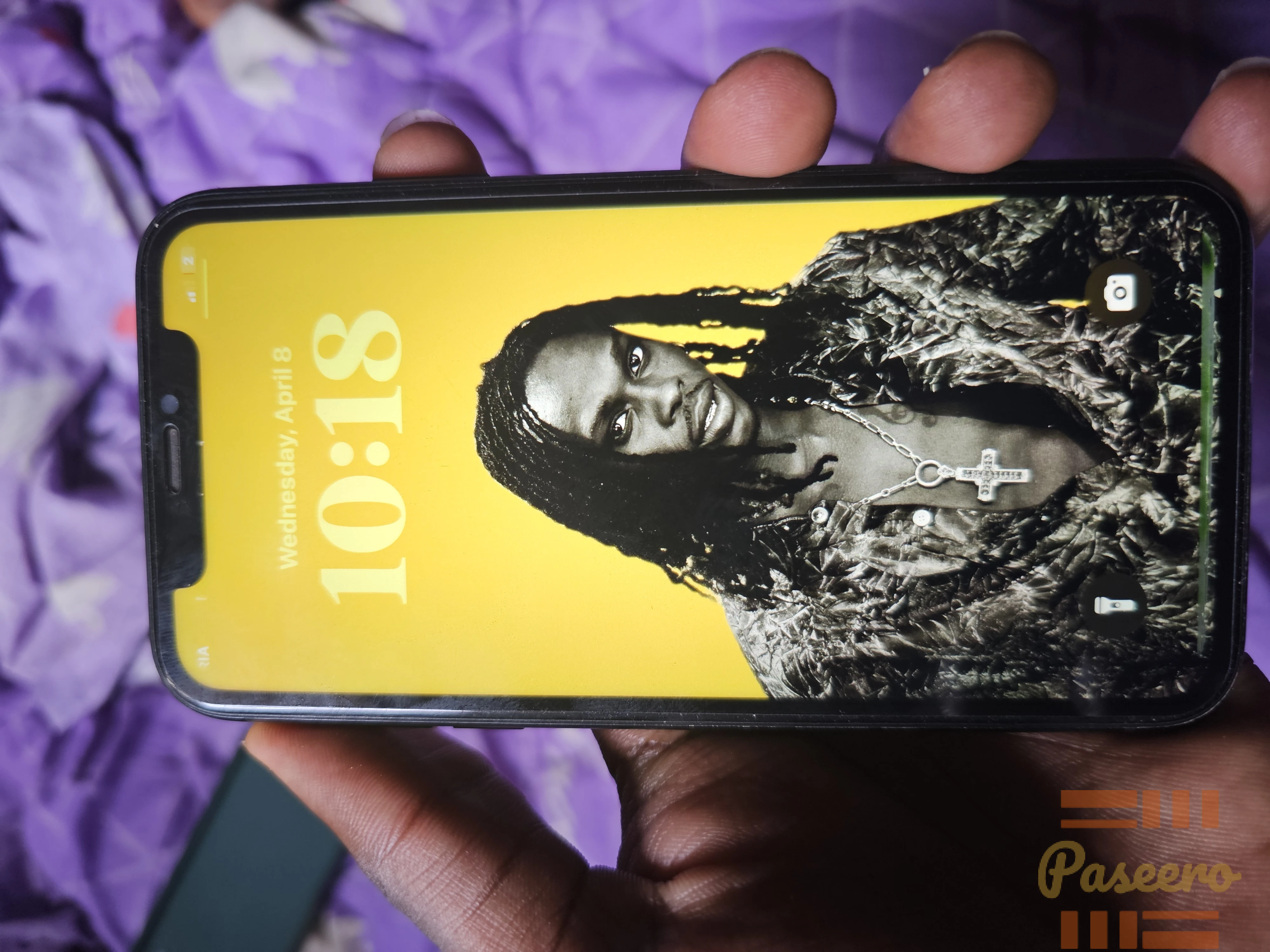 iphone XR phone2