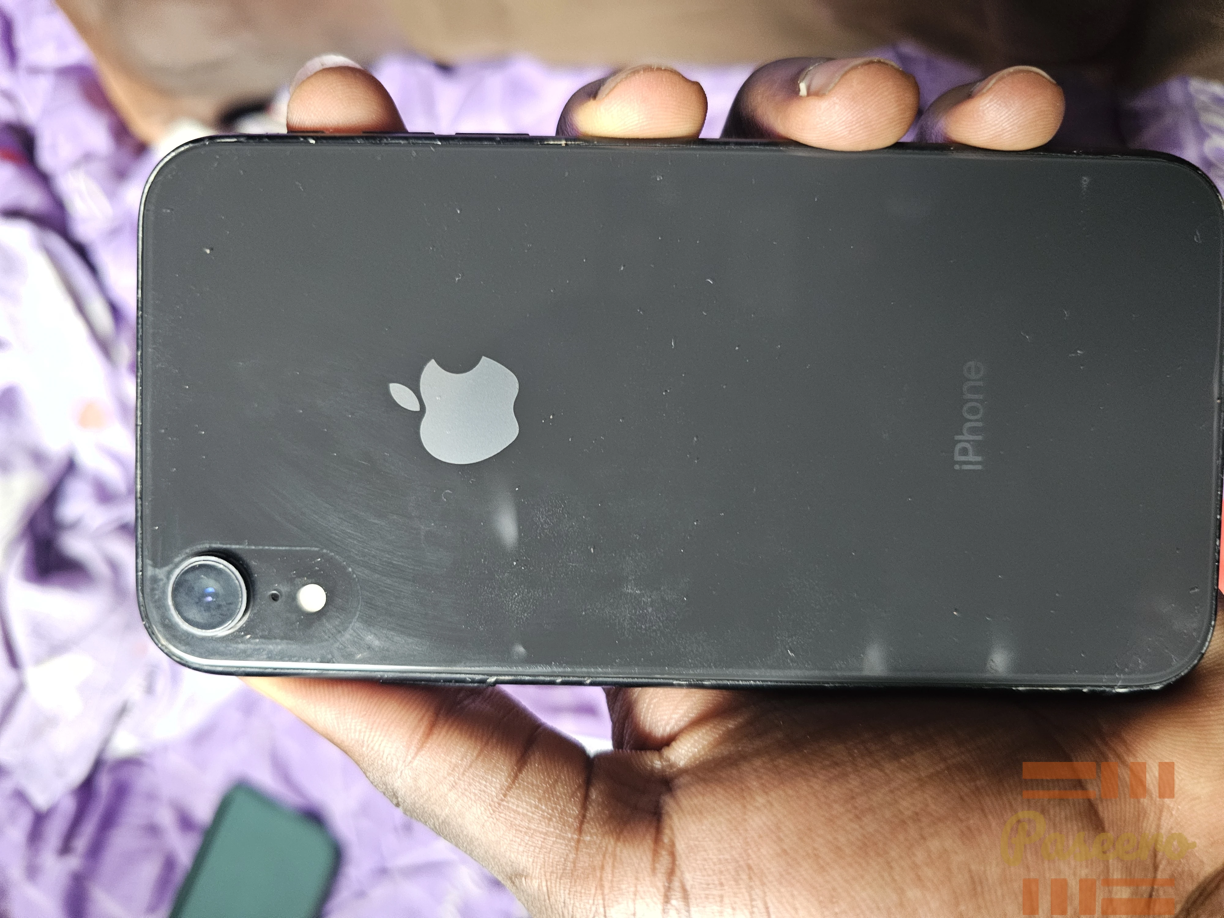 iphone XR phone3