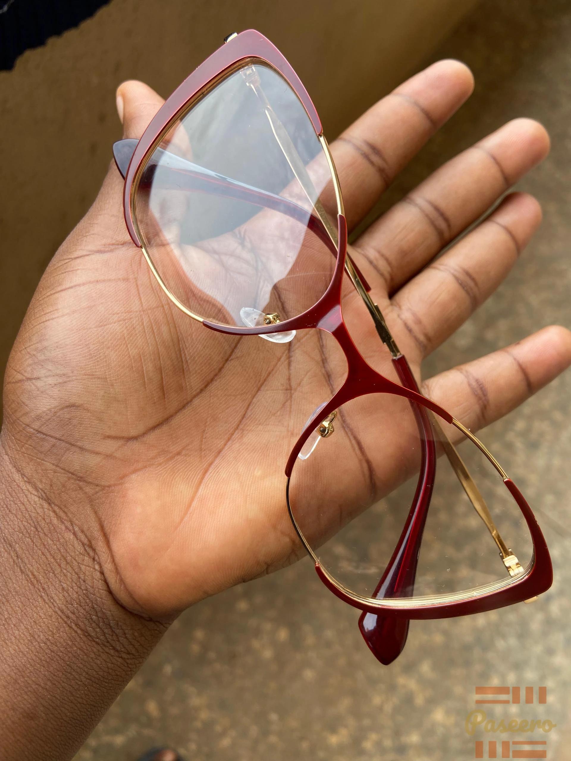 Photochromic glasses