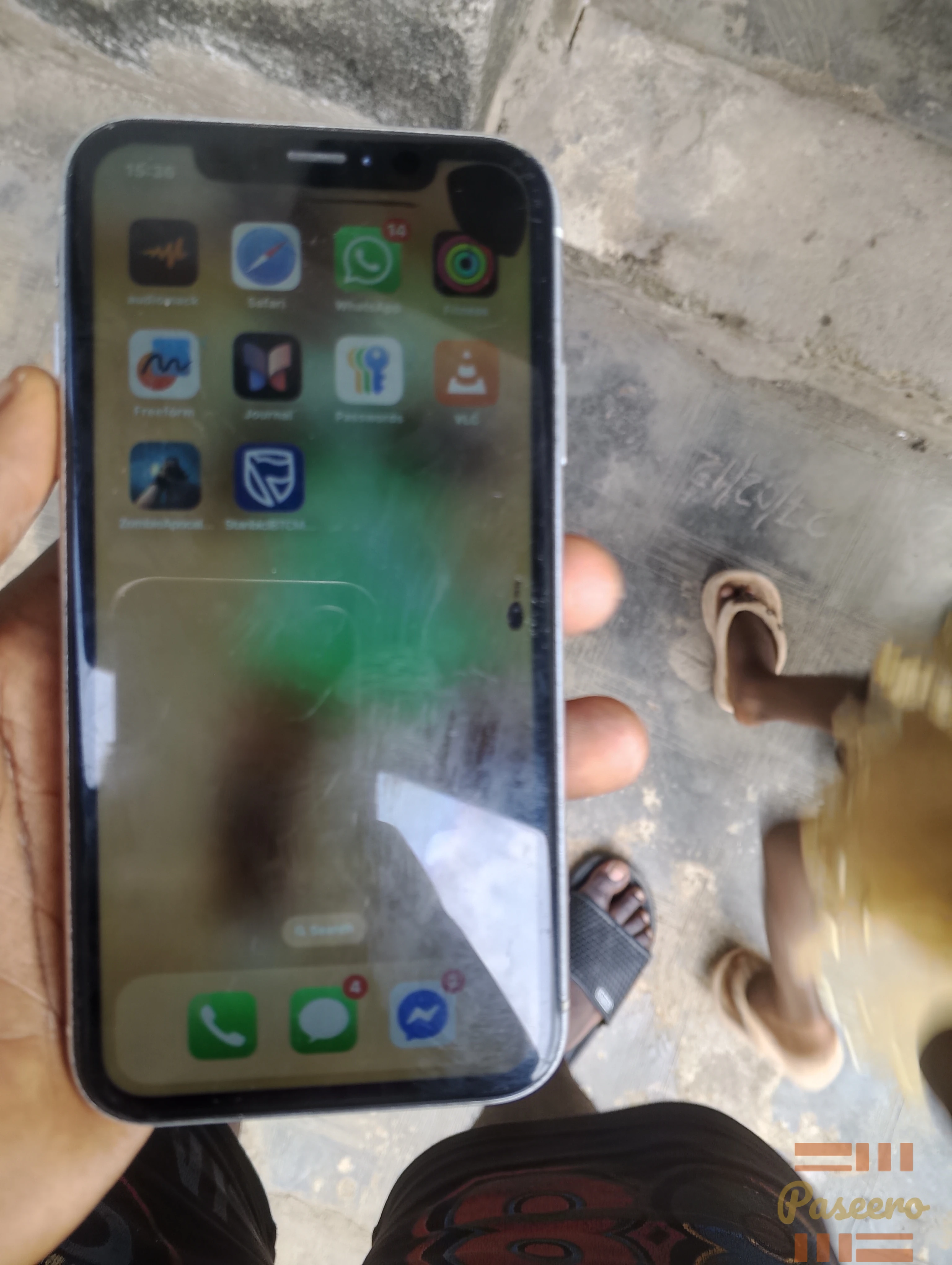 Used iPhone xr 64 GB Phone1