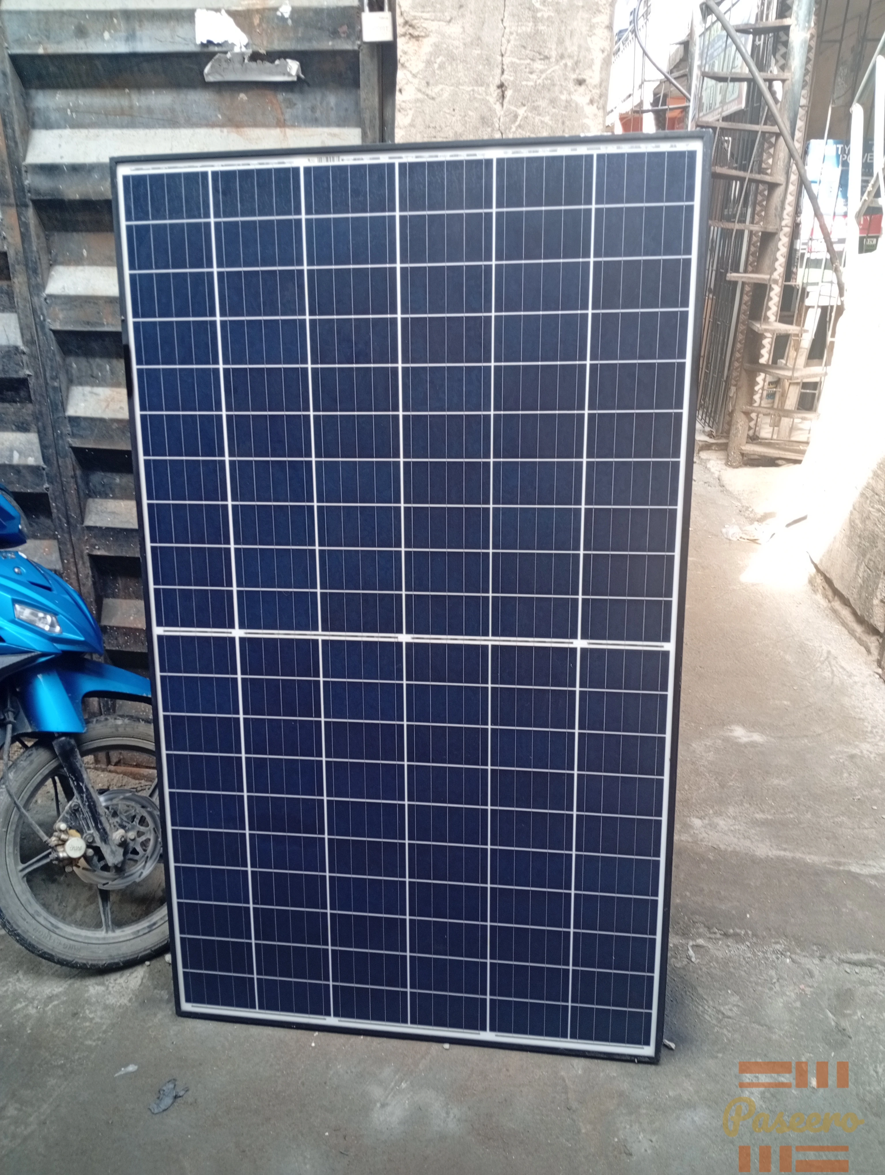 I sale all types of solar panels sachets inverter street lights solar2