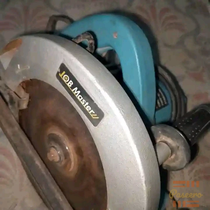 Fairly used Job Master circular saw, 2200watts, 4100r/min, 235mm.1
