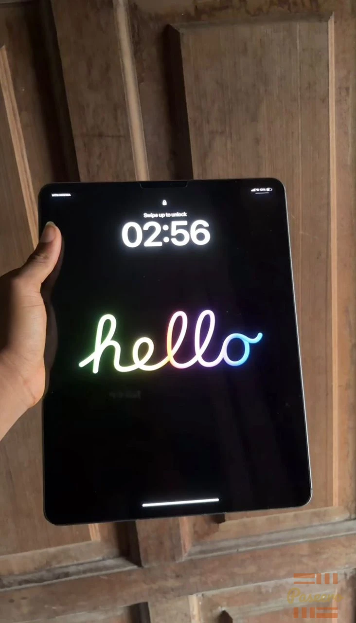 Apple iPad Pro 12.9-inch (6th Gen) 256GB Tablet2