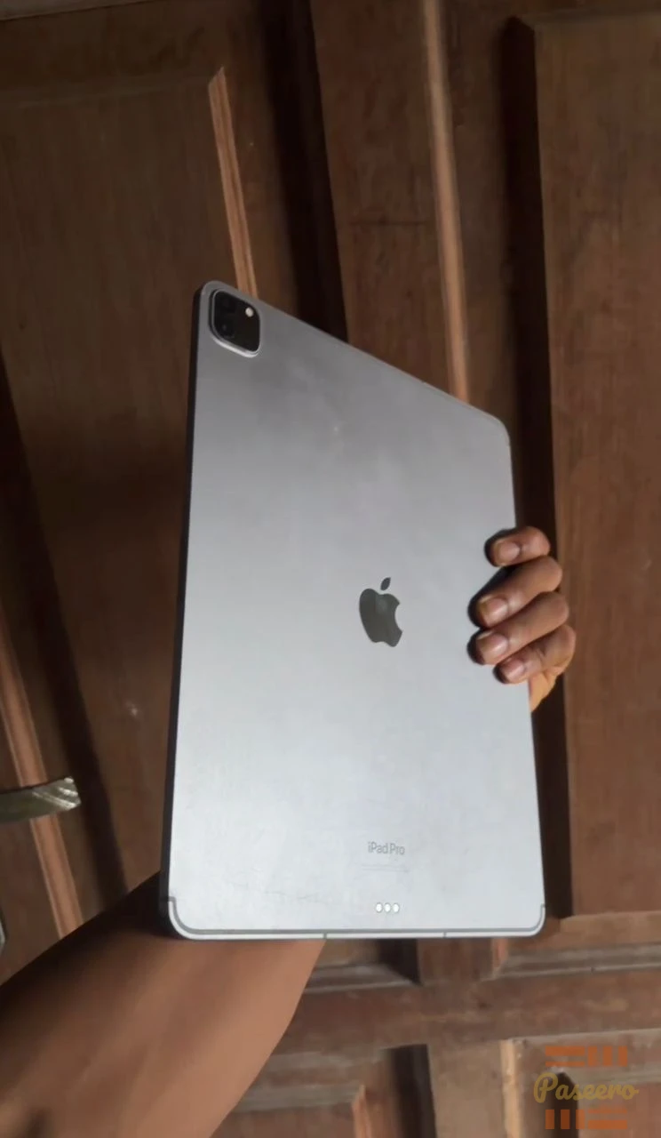 Apple iPad Pro 12.9-inch (6th Gen) 256GB Tablet