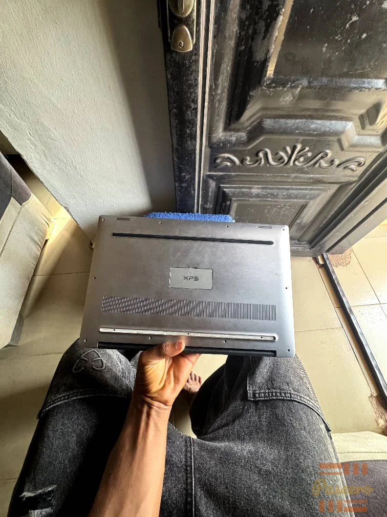 Dell XPS 15 9560 Laptop1
