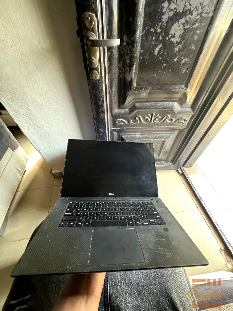 Dell XPS 15 9560 Laptop2