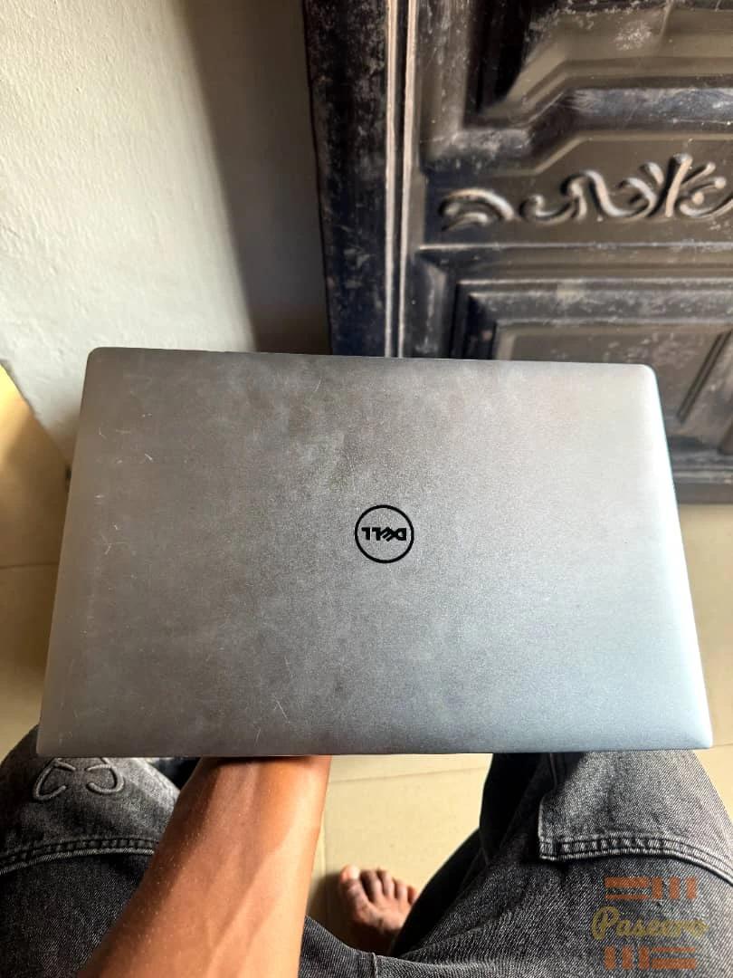 Dell XPS 15 9560 Laptop