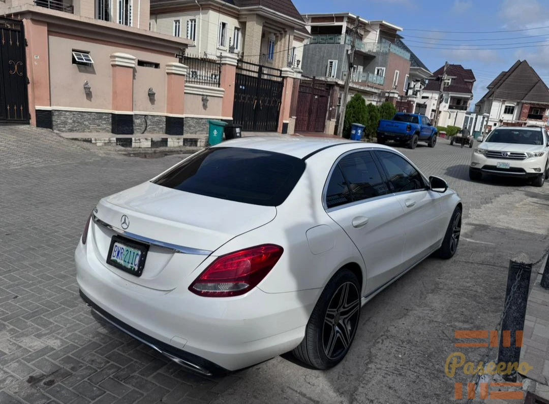 2015 Mercedes Benz C300 With Keyless RevCam and Navigation / BSM / Wheels11