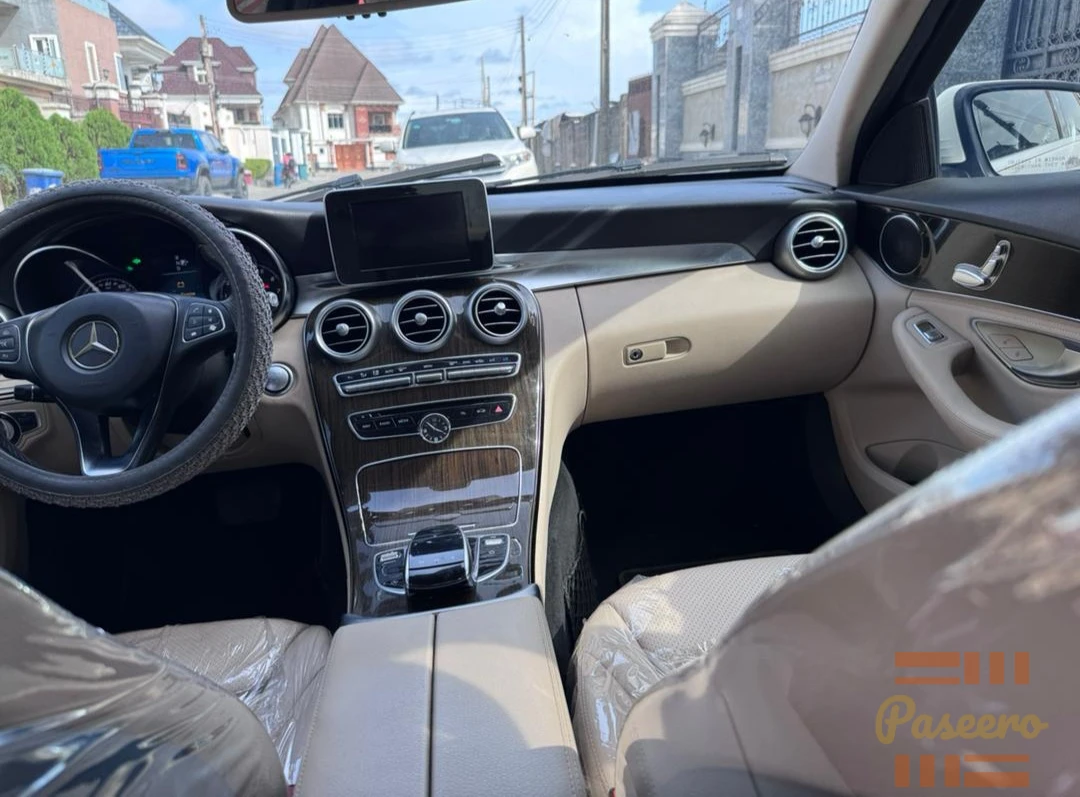 2015 Mercedes Benz C300 With Keyless RevCam and Navigation / BSM / Wheels6