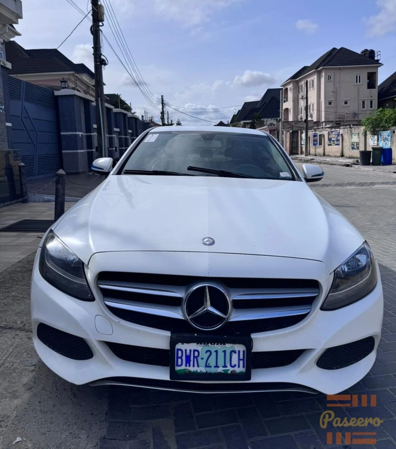 2015 Mercedes Benz C300 With Keyless RevCam and Navigation / BSM / Wheels