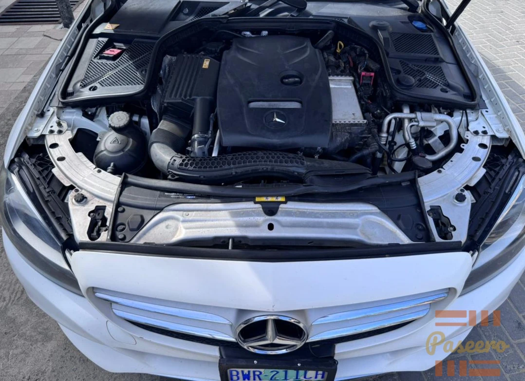 2015 Mercedes Benz C300 With Keyless RevCam and Navigation / BSM / Wheels3