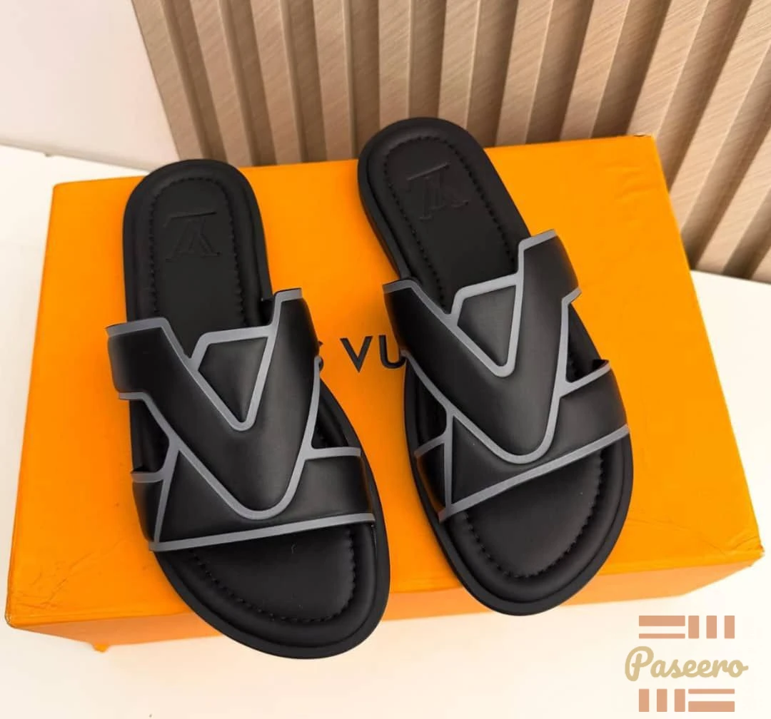 Louis Vuitton male slippers1
