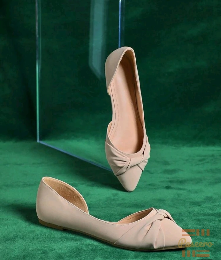Size 11 shein female flat shoe