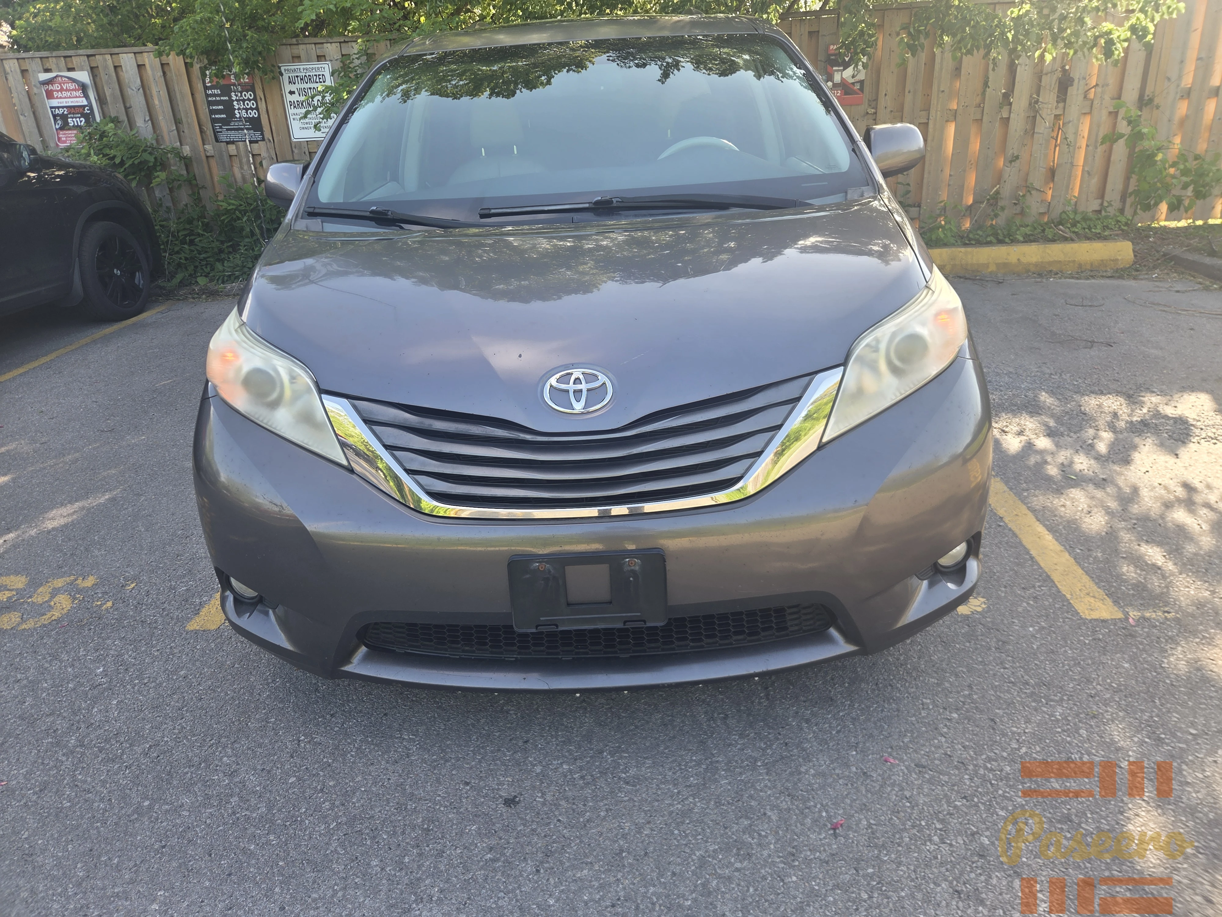 2011 TOYOTA SIENNA XLE AWD CLEAN CANADA USED COMING SOON IN NIGERIA.1