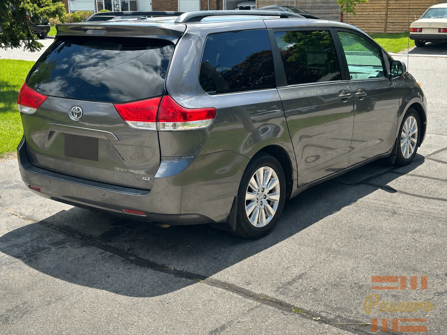 2011 TOYOTA SIENNA XLE AWD CLEAN CANADA USED COMING SOON IN NIGERIA.