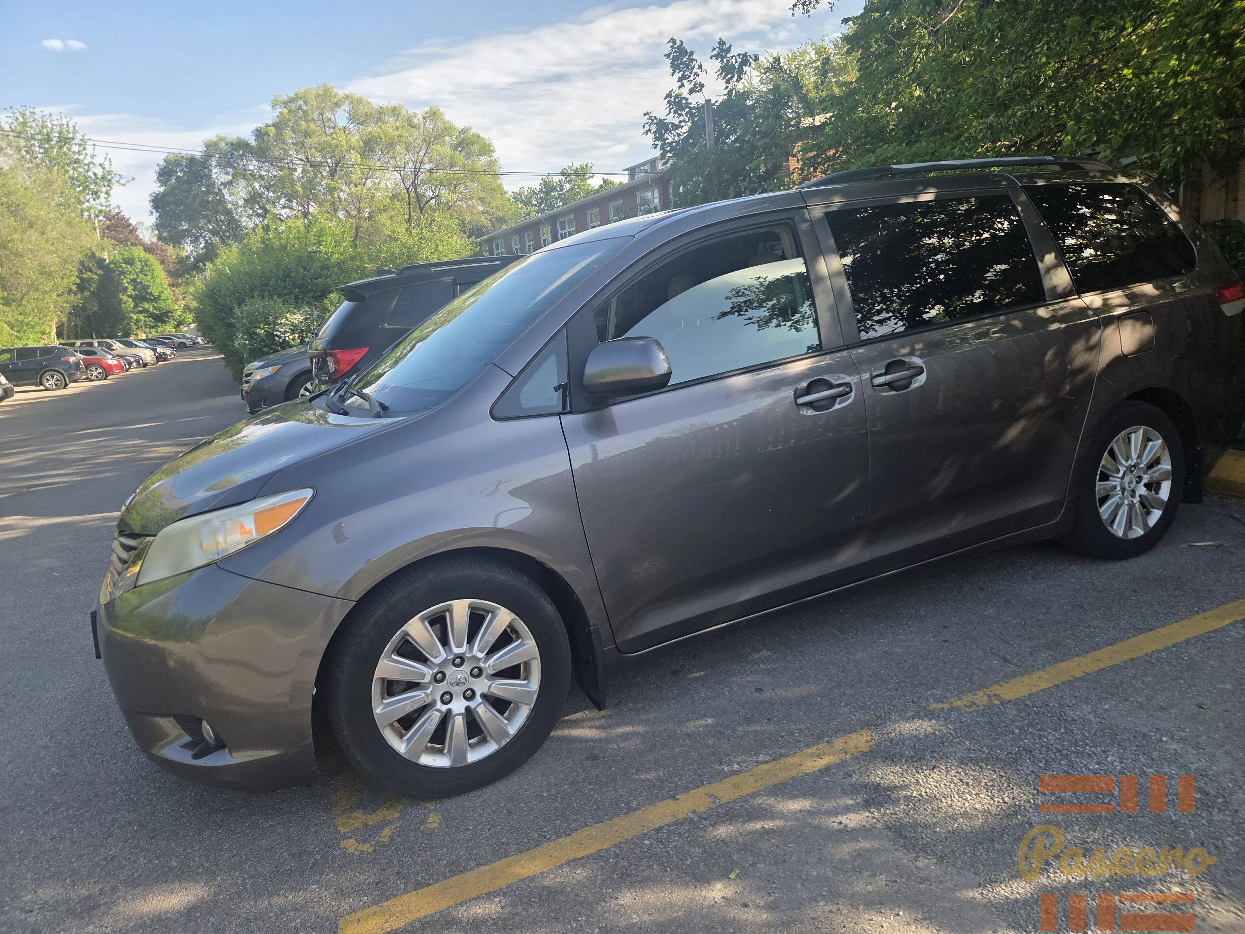 2011 TOYOTA SIENNA XLE AWD CLEAN CANADA USED COMING SOON IN NIGERIA.2