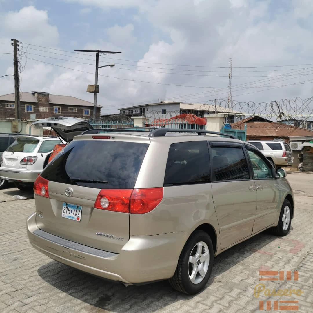 Toyota Sienna3
