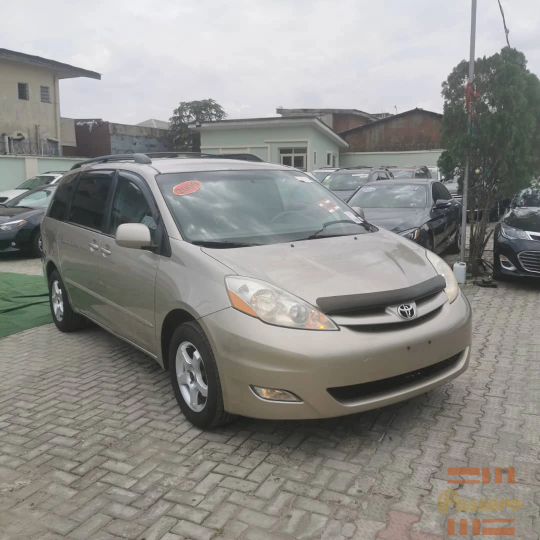 Toyota Sienna2