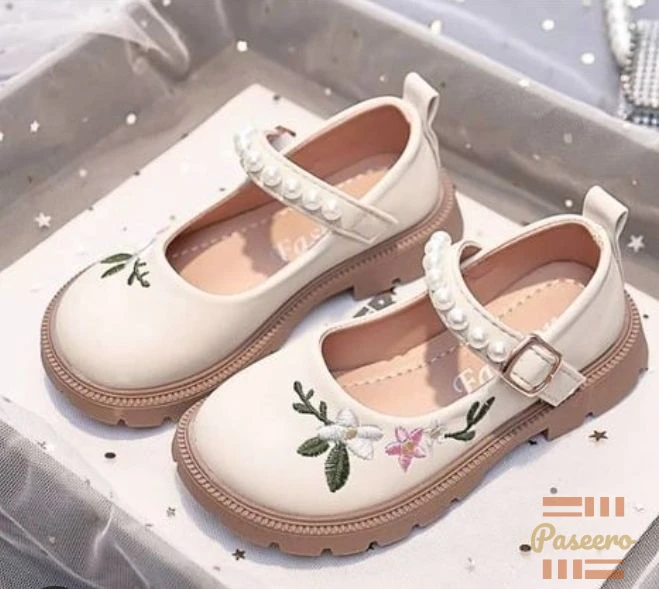 Girls Pearl Strap Embroidered Mary Jane Shoes1