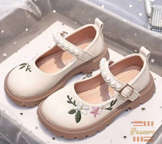 Girls Pearl Strap Embroidered Mary Jane Shoes