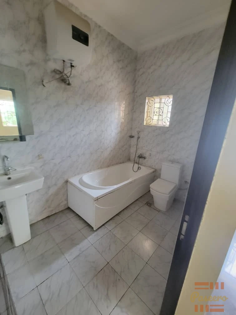 4 bedroom detached Bungalow9