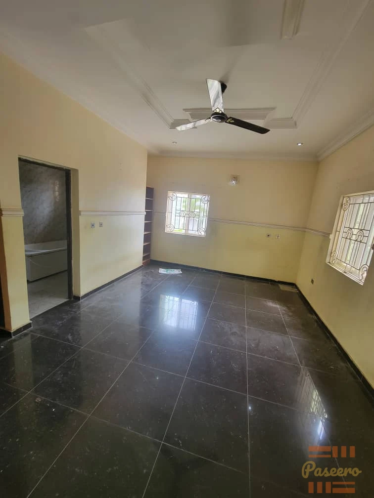 4 bedroom detached Bungalow5