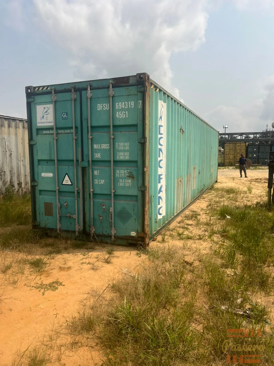 USED empty shipping containers1