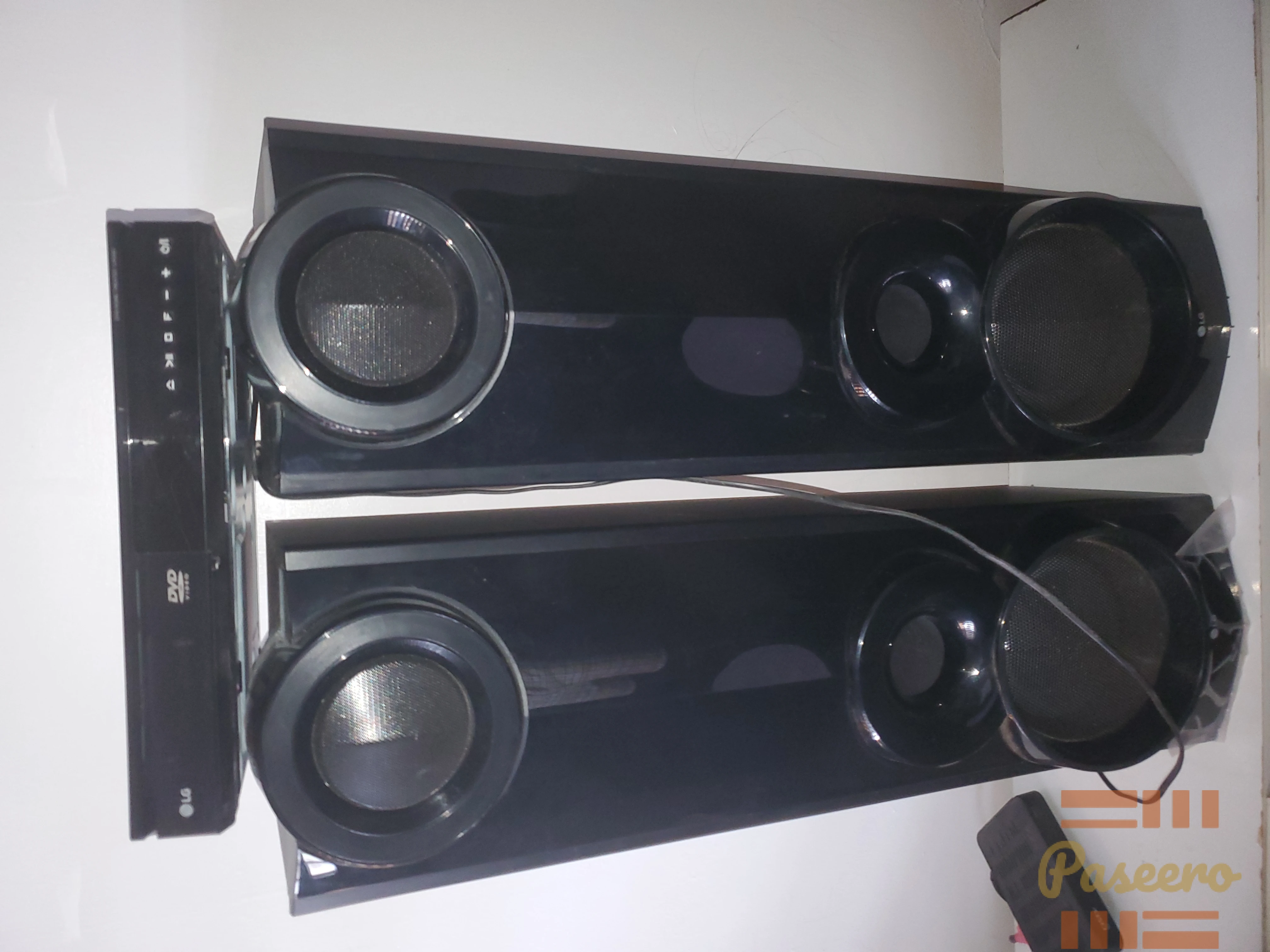 LG powerful bass with built in subwoofers1