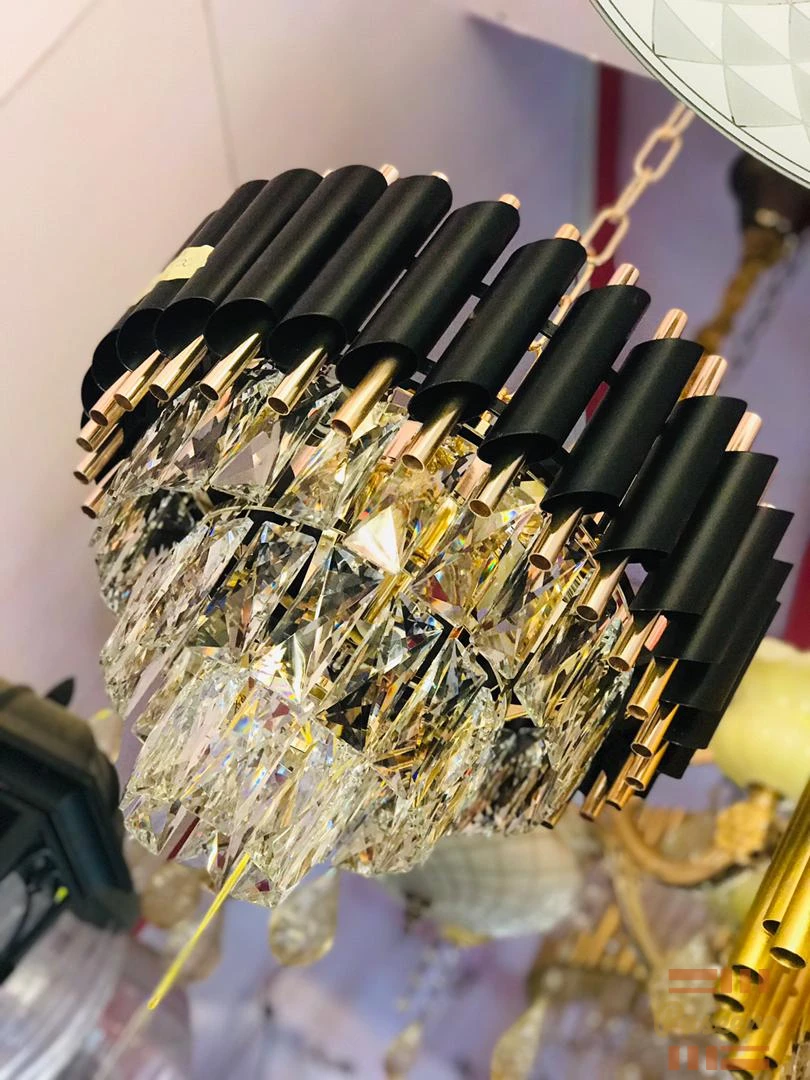 Channdlliers lights is a decorative branching celling fixture multiple lamp2